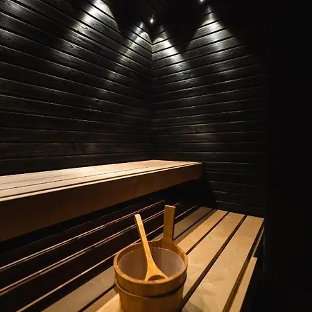 Black Work Levi Aihki 木屋 基蒂莱